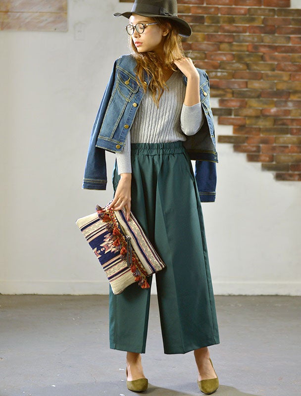 オータムカラーのチノガウチョパンツ「coca」2,690円（税込）／画像提供：coca