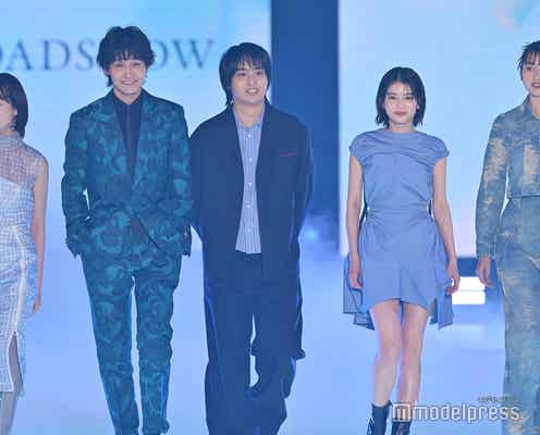 奥平大兼・出口夏希・佐野晶哉ら『か「」く「」し「」ご「」と「』キャスト「ガルアワ」に集結 ドレスアップでお揃い“「」ポーズ”【GirlsAward 2025SS】