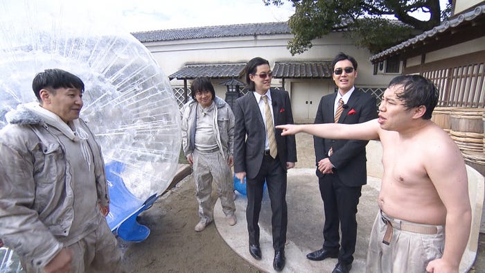 (左から)長田庄平、松尾駿、粗品、菊田竜大、せいや(C)フジテレビ