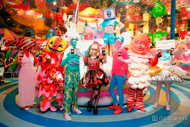 きゃりー、ド派手なハロウィン・パーティーにゾンビ襲来