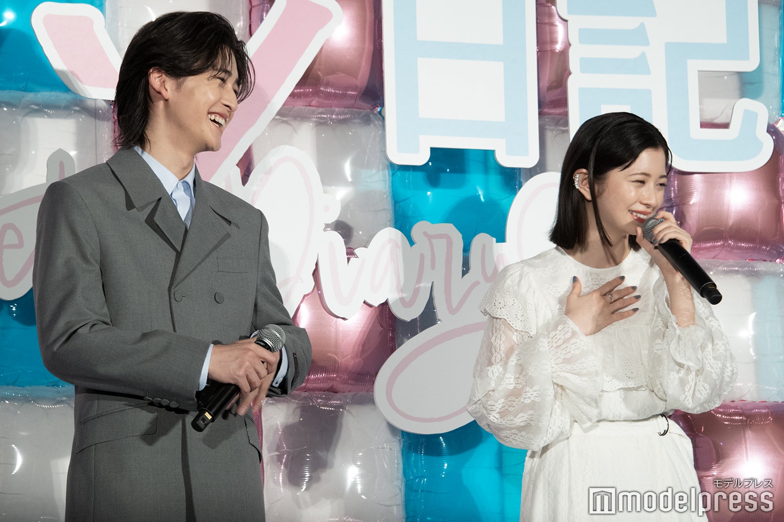 高橋文哉、桜田ひより（C）モデルプレス