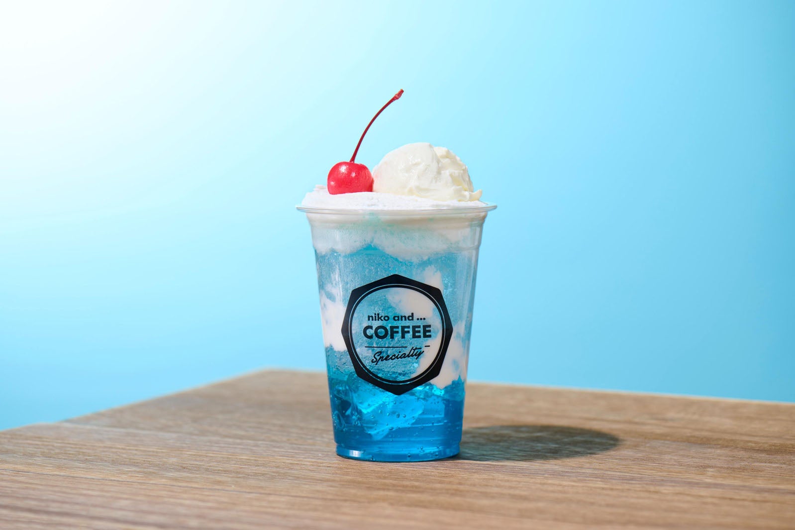 「青空クリームソーダ」税込900円（提供画像）
