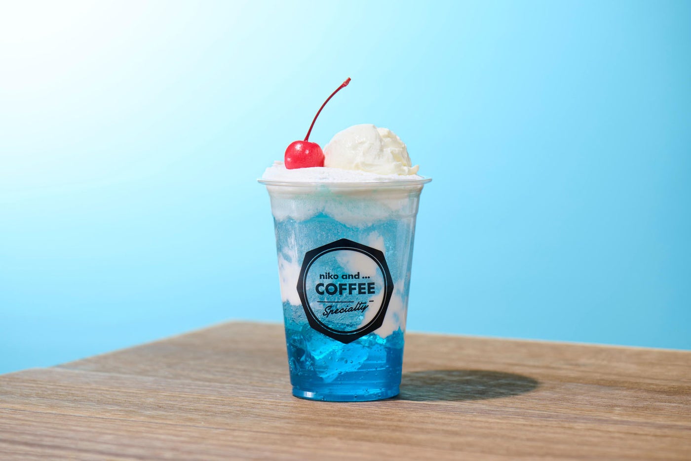 「青空クリームソーダ」税込900円（提供画像）