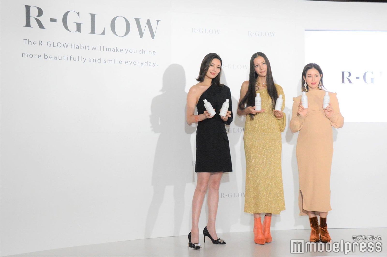 島袋聖南、土屋アンナ、BENI （C）モデルプレス