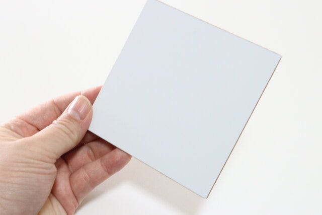 ダイソーの磁石がくっつくスチールタイル