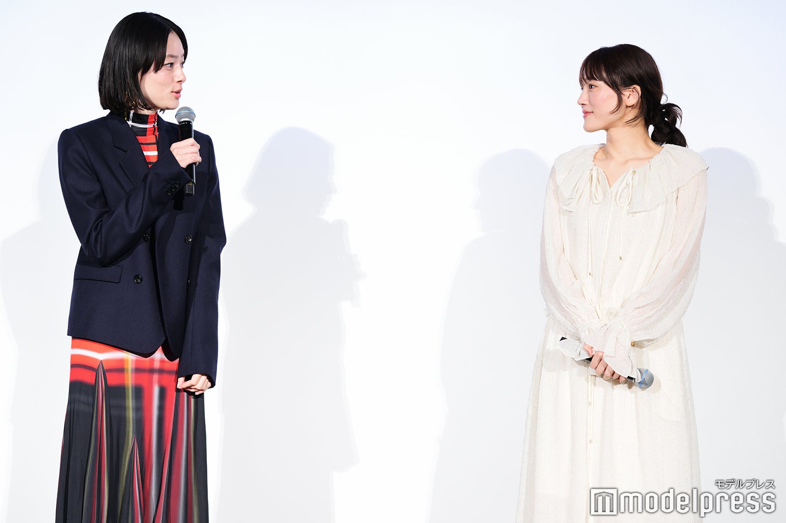 市川実日子、綾瀬はるか（C）モデルプレス