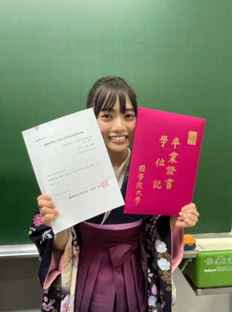 休養中の日向坂46宮田愛萌 大学卒業 司書資格を取得を報告 今後はアイドル業に専念 モデルプレス 休養中の日向坂46宮田愛萌 大学卒業 司書資格を取得を報告 今後はアイドル業に専念 モデルプレス