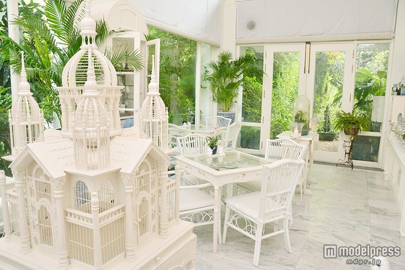 真っ白の家具で統一された憧れの空間