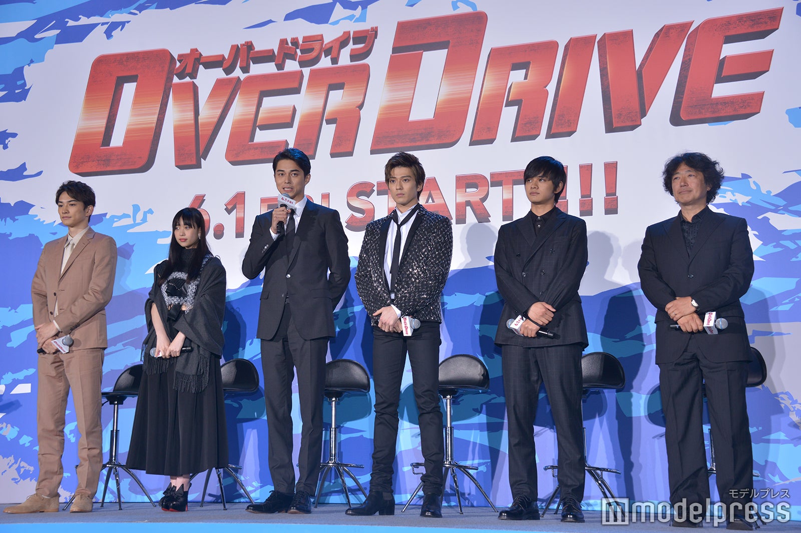 左から：町田啓太、森川葵、東出昌大、新田真剣佑、北村匠海、羽住英一郎監督 （C）モデルプレス