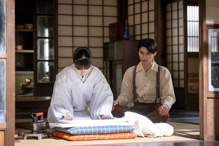 芳根京子、本田響矢「波うららかに、めおと日和」(C)フジテレビ