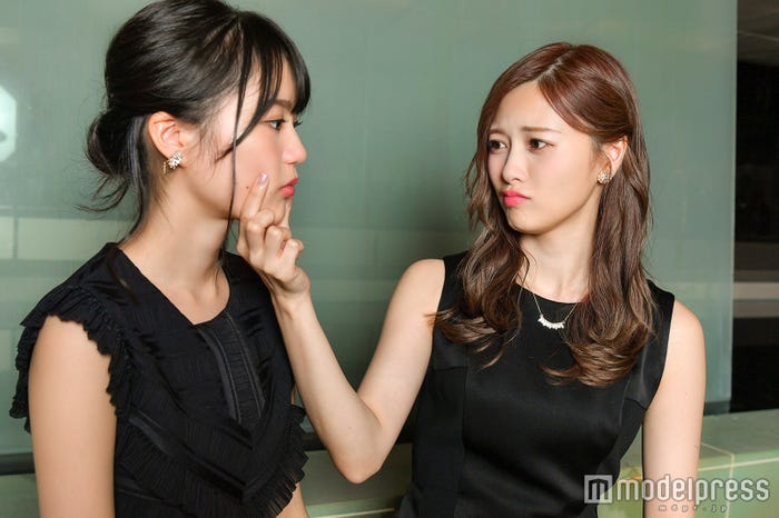 ふざけ合う2人…その2(C)モデルプレス