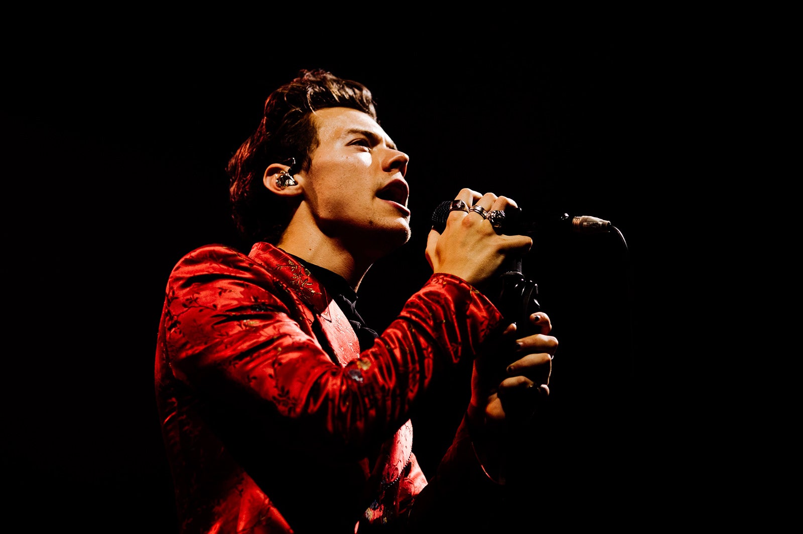 ハリー・スタイルズ、1D楽曲も熱唱　東京でソロツアー第1部最終公演＜セットリスト＞