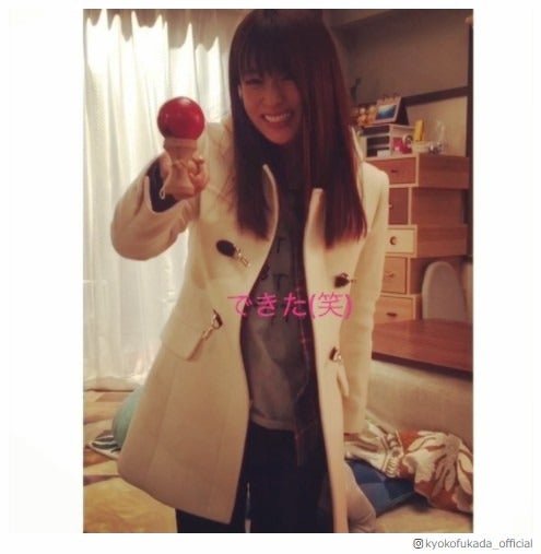 深田恭子、けん玉挑戦動画に悶絶の声「永久保存版」「笑顔にやられた」