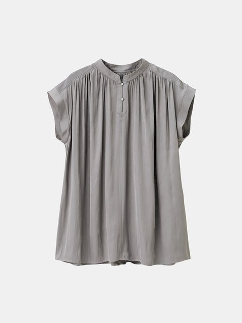 PLSTのライトサテンメタルボタンブラウス