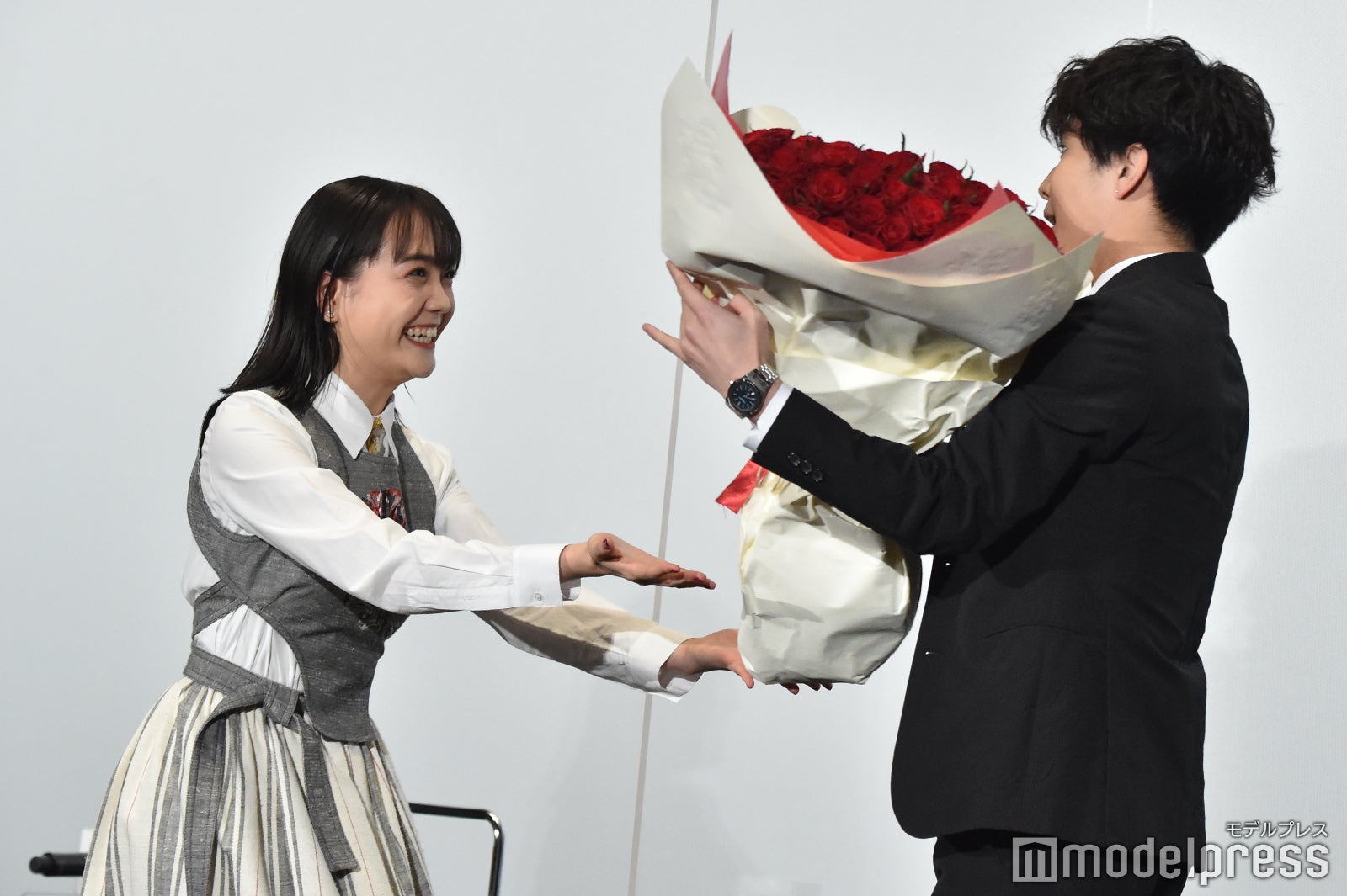 松井愛莉、岩田剛典 （C）モデルプレス