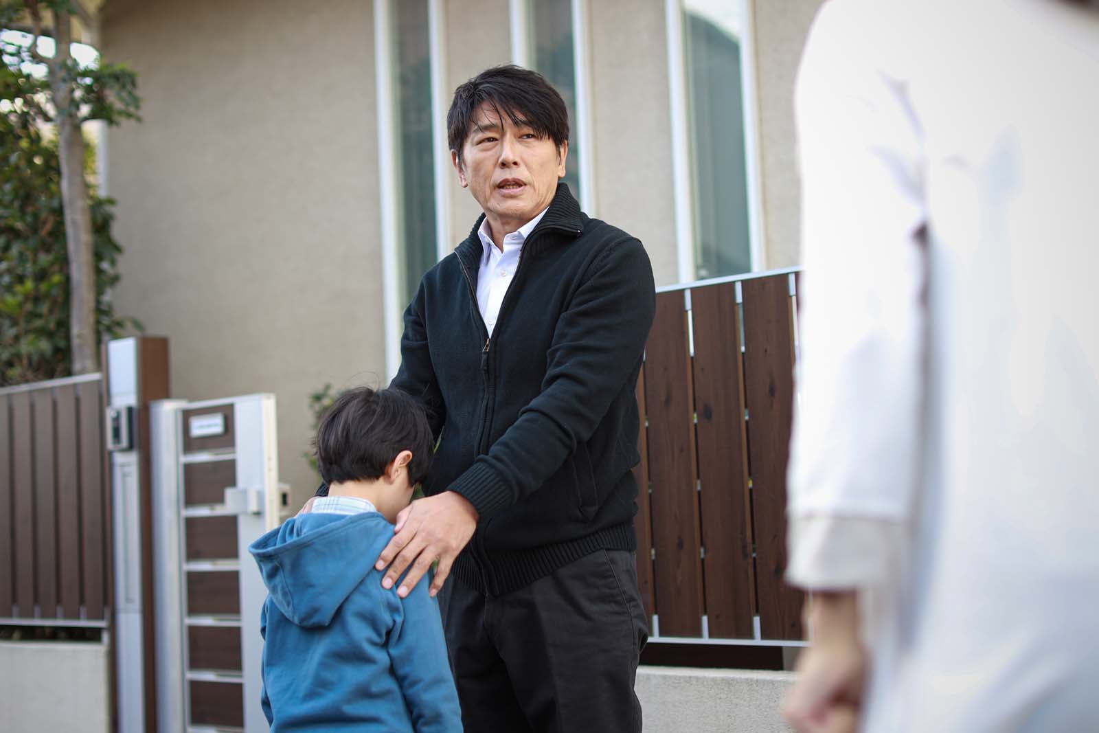 高橋克典「離婚しない男―サレ夫と悪嫁の騙し愛―」第8話より（C）テレビ朝日