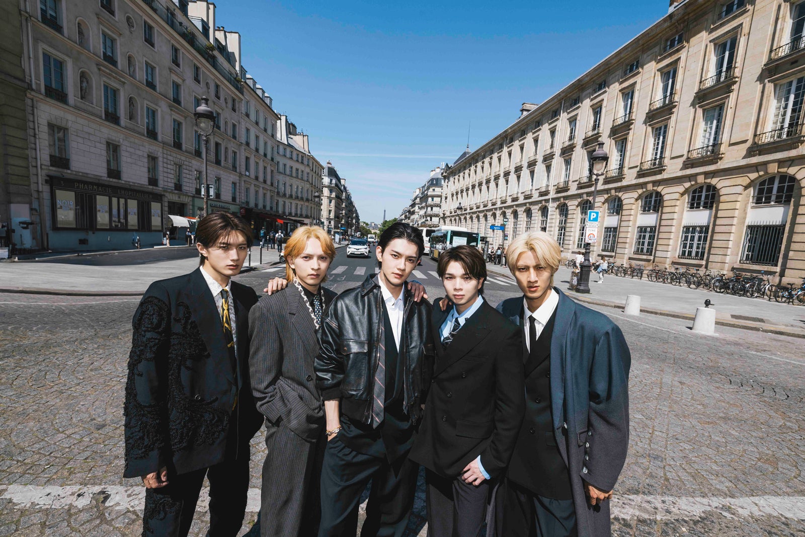 M!LK、結成10周年アニバーサリーフォトブック決定 メンバー希望のフランスで“最上級ビジュアル”魅せる