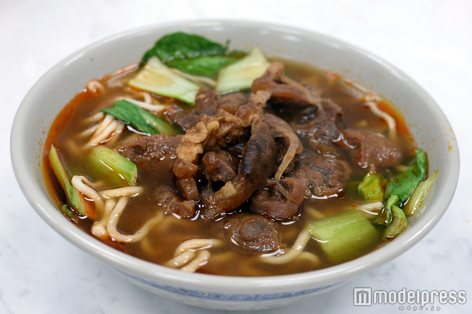 やわらかい牛肉がたっぷり（C）モデルプレス