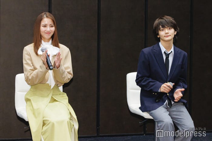 石川恋、齋藤潤(C)モデルプレス