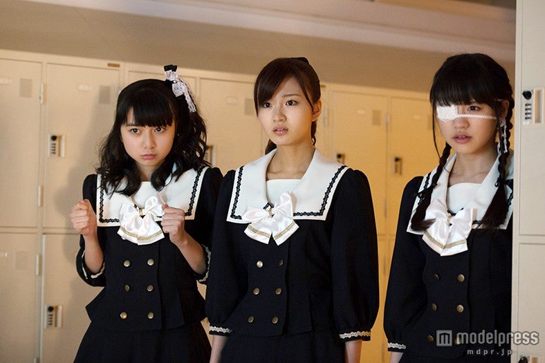 上白石萌歌、岡崎紗絵、志田友美（C）2015映画「脳漿炸裂ガール」製作委員会