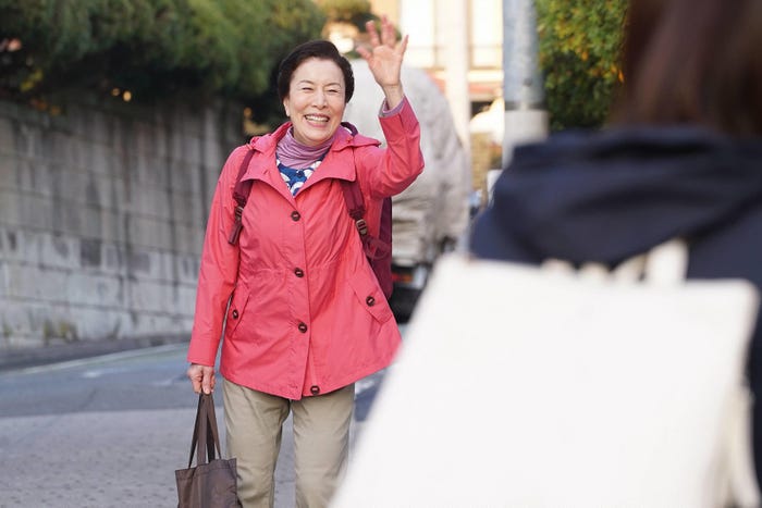 高畑淳子/「隣の家族は青く見える」第4話より(C)フジテレビ