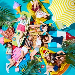 TWICE、新ビジュアル公開 スラリ美脚際立つ<HAPPY HAPPY/Breakthrough>