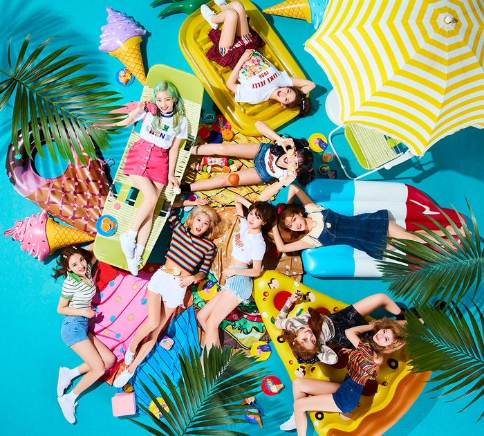 TWICE(提供写真)