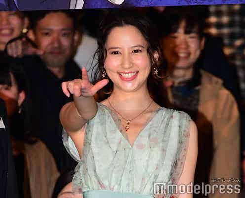 河北麻友子、超ミニボトム×透けドレスで美脚がちらり 大胆SEXY衣装で登場