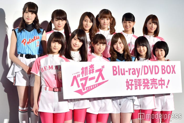 乃木坂46(前列左から)衛藤美彩、秋元真夏、桜井玲香、松村沙友理、深川麻衣、橋本奈々未(後列左から)若月佑美、高山一実、西野七瀬、白石麻衣、生田絵梨花、生駒里奈(C)モデルプレス