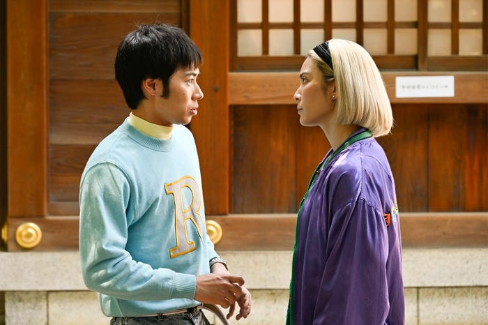 戸塚純貴、秋元才加「もしもこの世が舞台なら、楽屋はどこにあるのだろう」第10話(C)フジテレビ