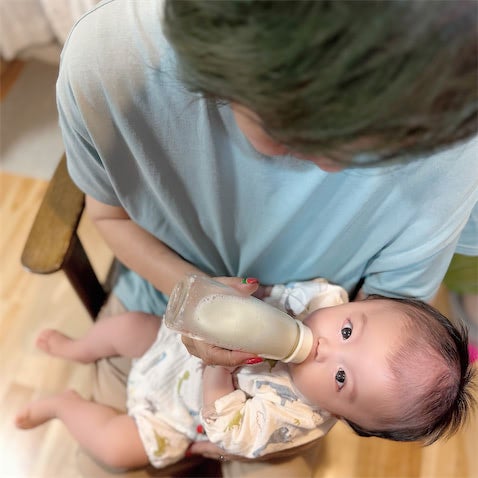 41歳で出産のmisono、ミルクを飲む愛息子の姿を公開「ほんとに天使」