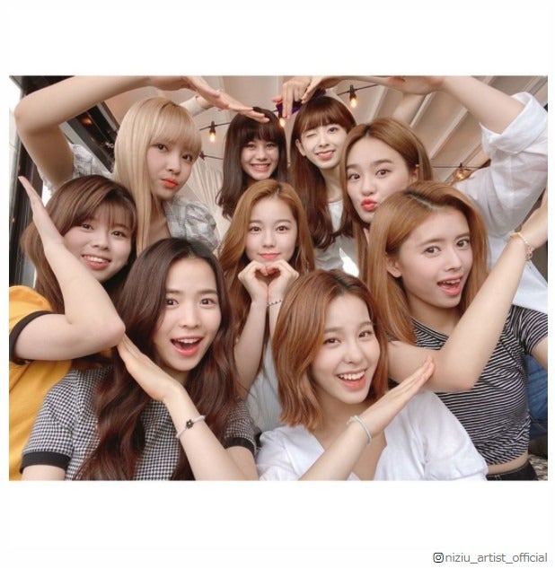 NiziU、初MV1億再生突破に喜び 集合ショットに「尊い」と反響