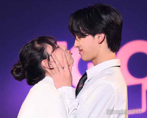 「今日好き」“まうバオ”小國舞羽&Baoカップルがキス寸前 ゼロ距離で見つめ合う【TGC teen 2024 Winter】