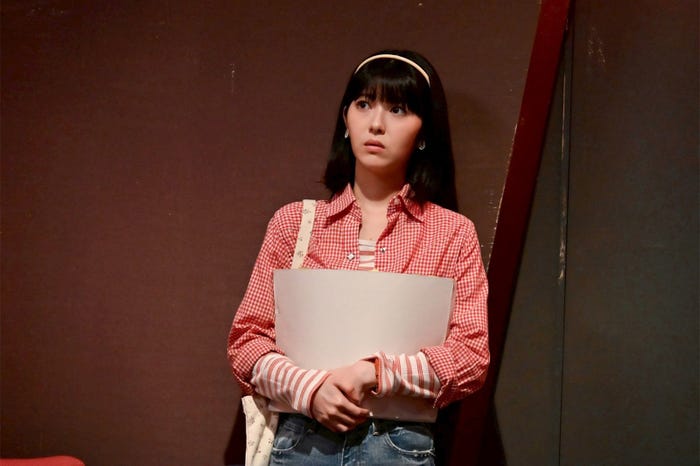 浜辺美波「もしもこの世が舞台なら、楽屋はどこにあるのだろう」第8話(C)フジテレビ