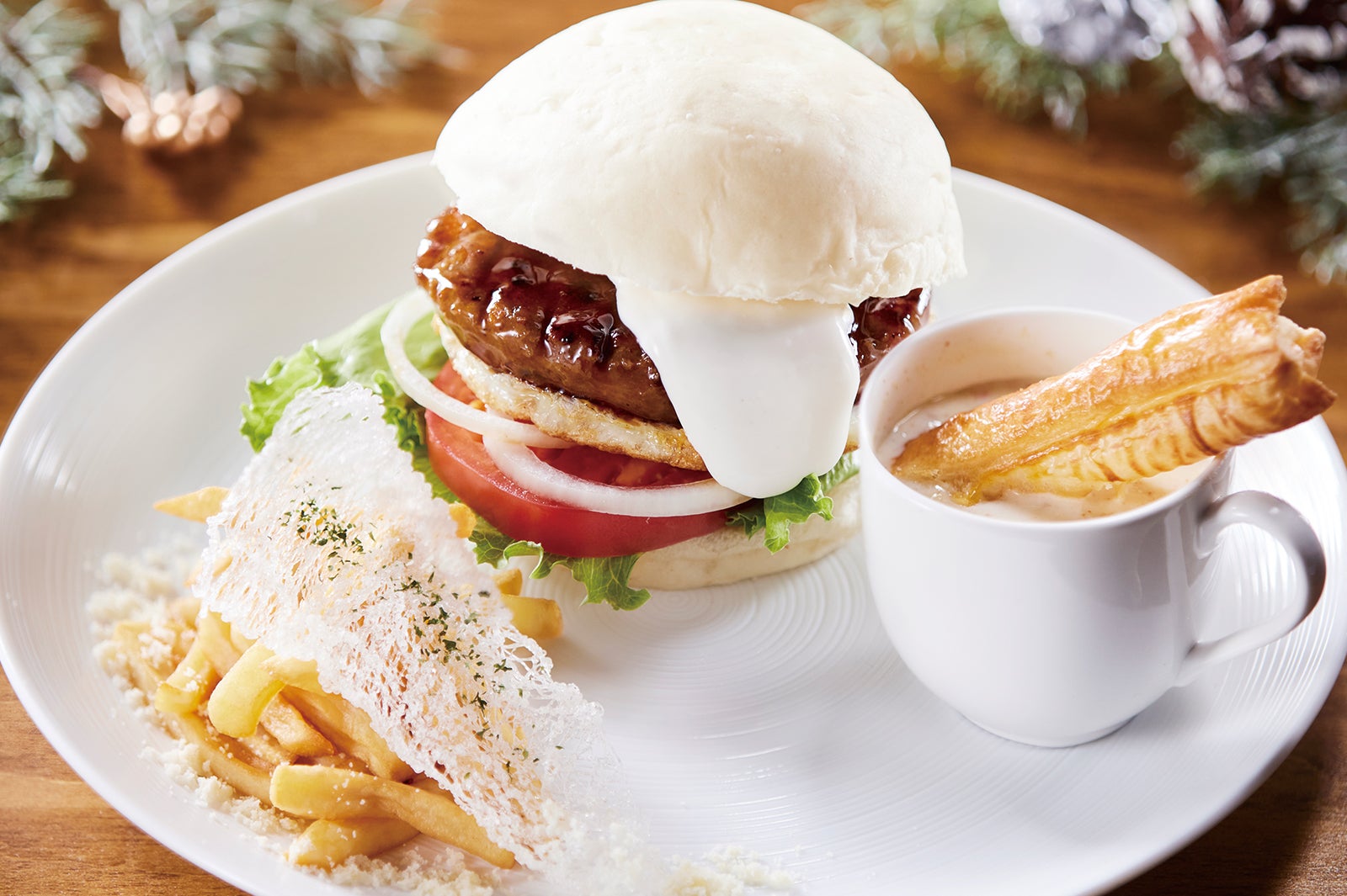 佐世保バーガー認定店「ダム」とろけるチーズの白銀バーガー（数量限定）／（C）ハウステンボス／J21218