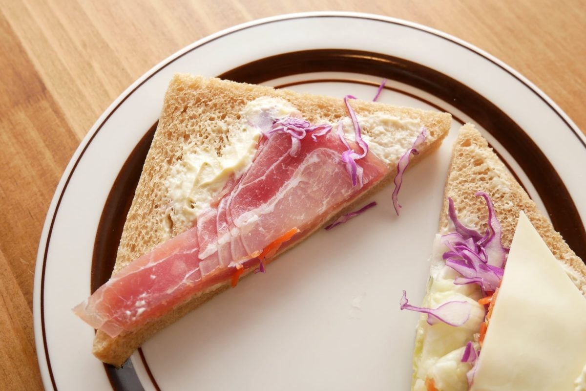 全粒粉サンド　生ハムとベーコンと野菜