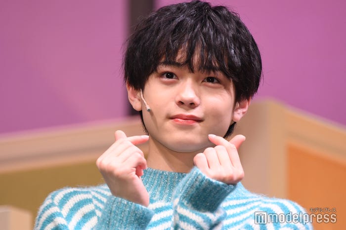 スキップをして転んだ翌日に靴下に滑り止めがついていて嬉しかった渡邉大我(C)モデルプレス