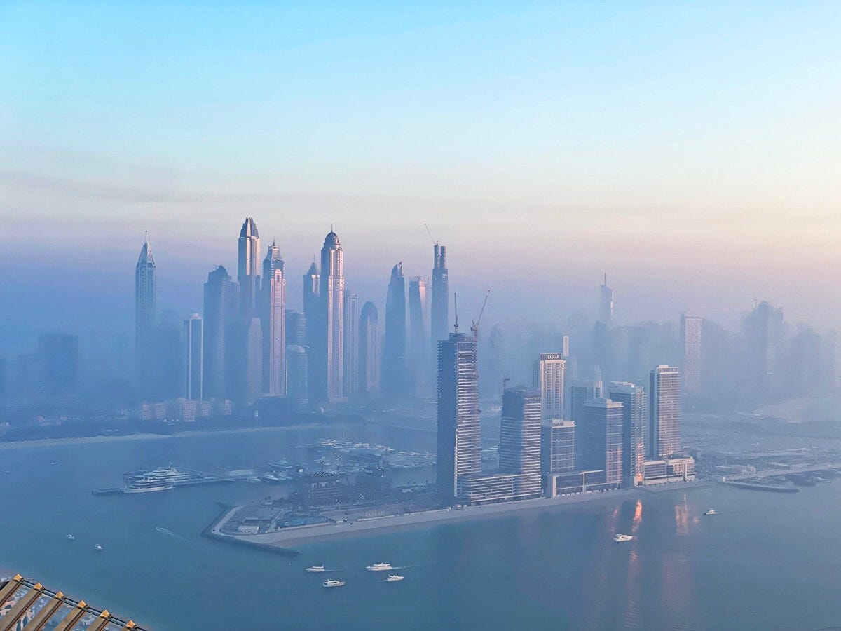 ドバイの摩天楼もよく見える（ザ・ネクスト・レベルからの眺め）