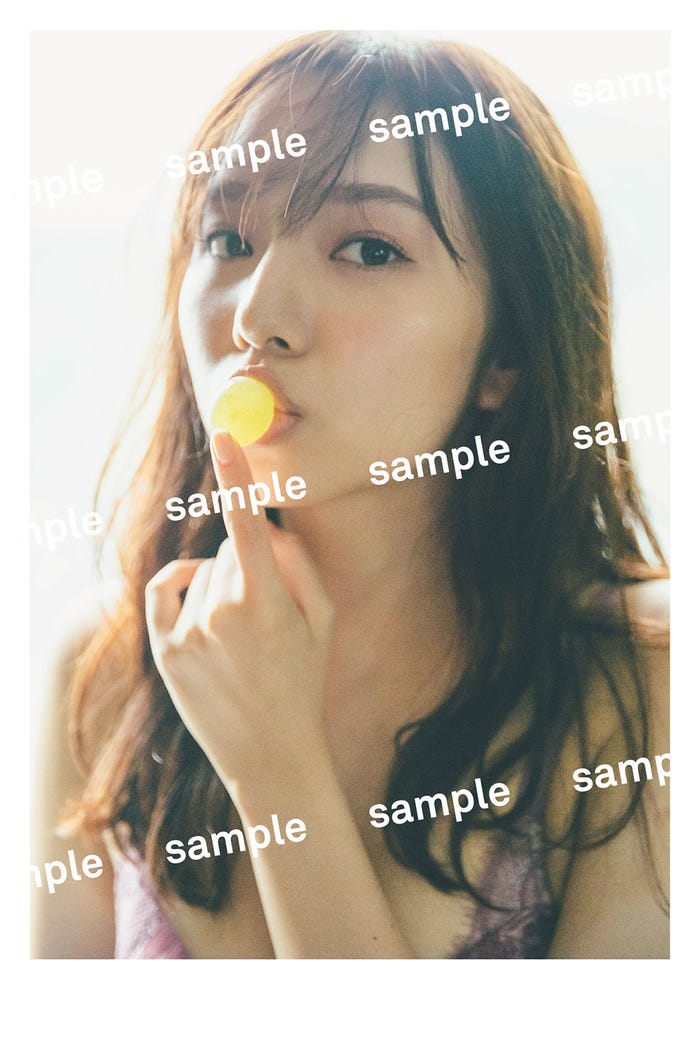 新内眞衣/通常版ポストカード(C)撮影:東京祐(画像提供:小学館)