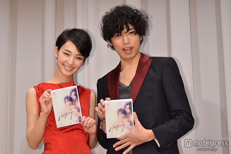 （左から）剛力彩芽、桐山漣