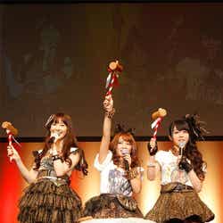 ノースリーブス(左から:小嶋陽菜、高橋みなみ、峯岸みなみ)