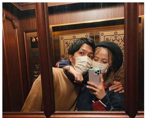 Dream Ami、夫・テラハ半さんと結婚3周年 密着ショットに「大好きな夫婦」「微笑ましい」の声