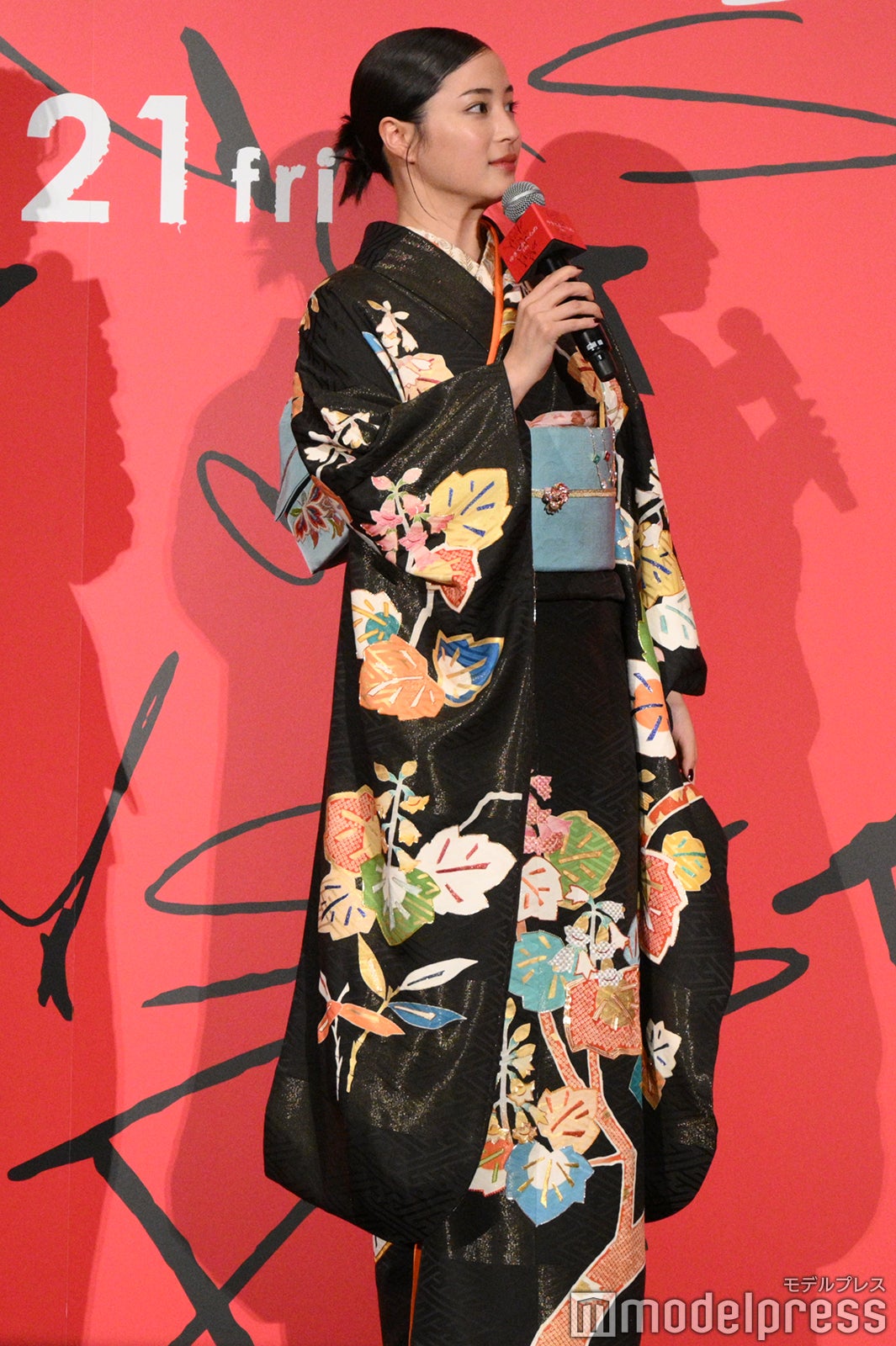 着物姿で登場した広瀬すず（C）モデルプレス