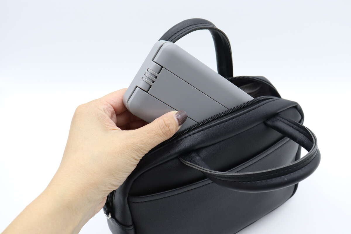 ダイソーの折り畳み式スマホスタンド