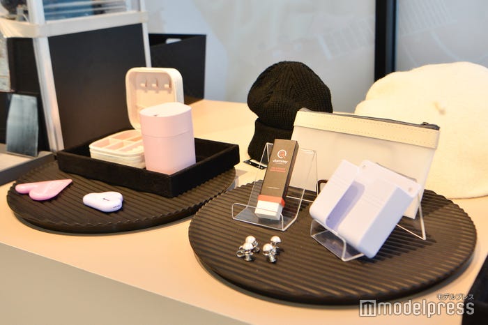 人気の“スニーカー消しゴム”も(C)モデルプレス