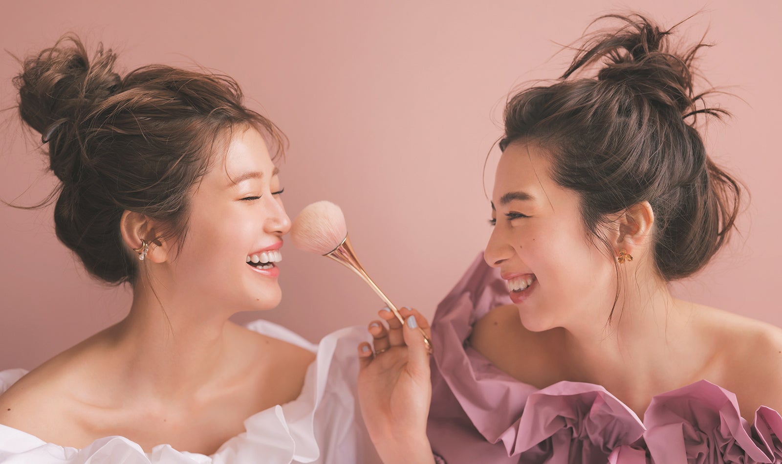 生見愛瑠、中条あやみ（画像提供：小学館）