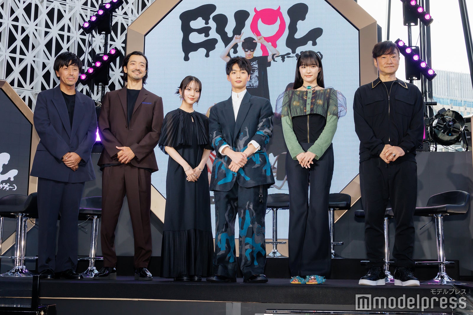 （左から）山岸聖太監督、金子ノブアキ、伊礼姫奈、青木柚、服部樹咲、カネコアツシ氏（C）モデルプレス