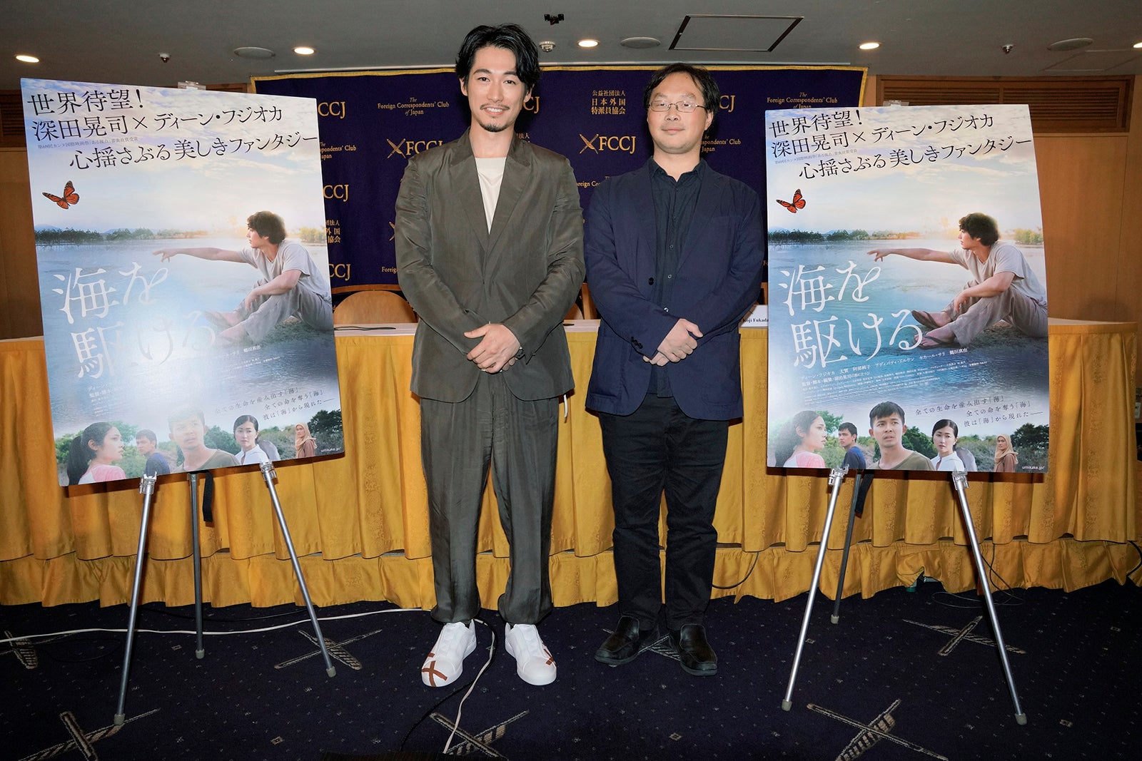 ディーン・フジオカ、深田晃司監督（C）2018“The Man from the Sea”FILM PARTNERS