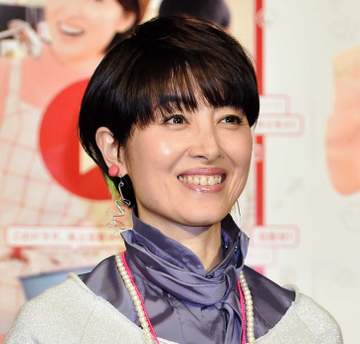 荻野目洋子が結婚25周年 元テニス選手の夫と祝う「本当仲良し」ロマンスグレー夫に「博士みたい」「素敵な夫婦」