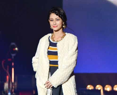 ダレノガレ明美、黒髪で秋冬モード 「TGC」3万人の歓声「素敵な一日をありがとう」